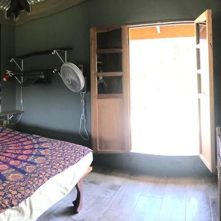 La Casa Naranja Hotel Brig Bay Eksteriør billede